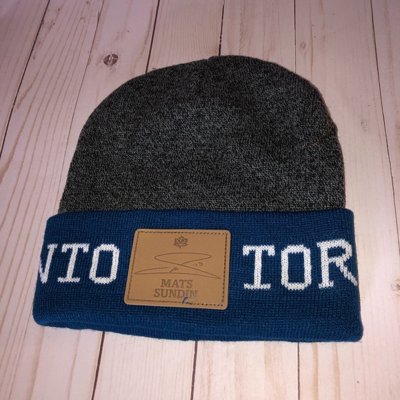 The Alumni Winter Hats by Molson Canadian set of 4 - Picture 3 of 5